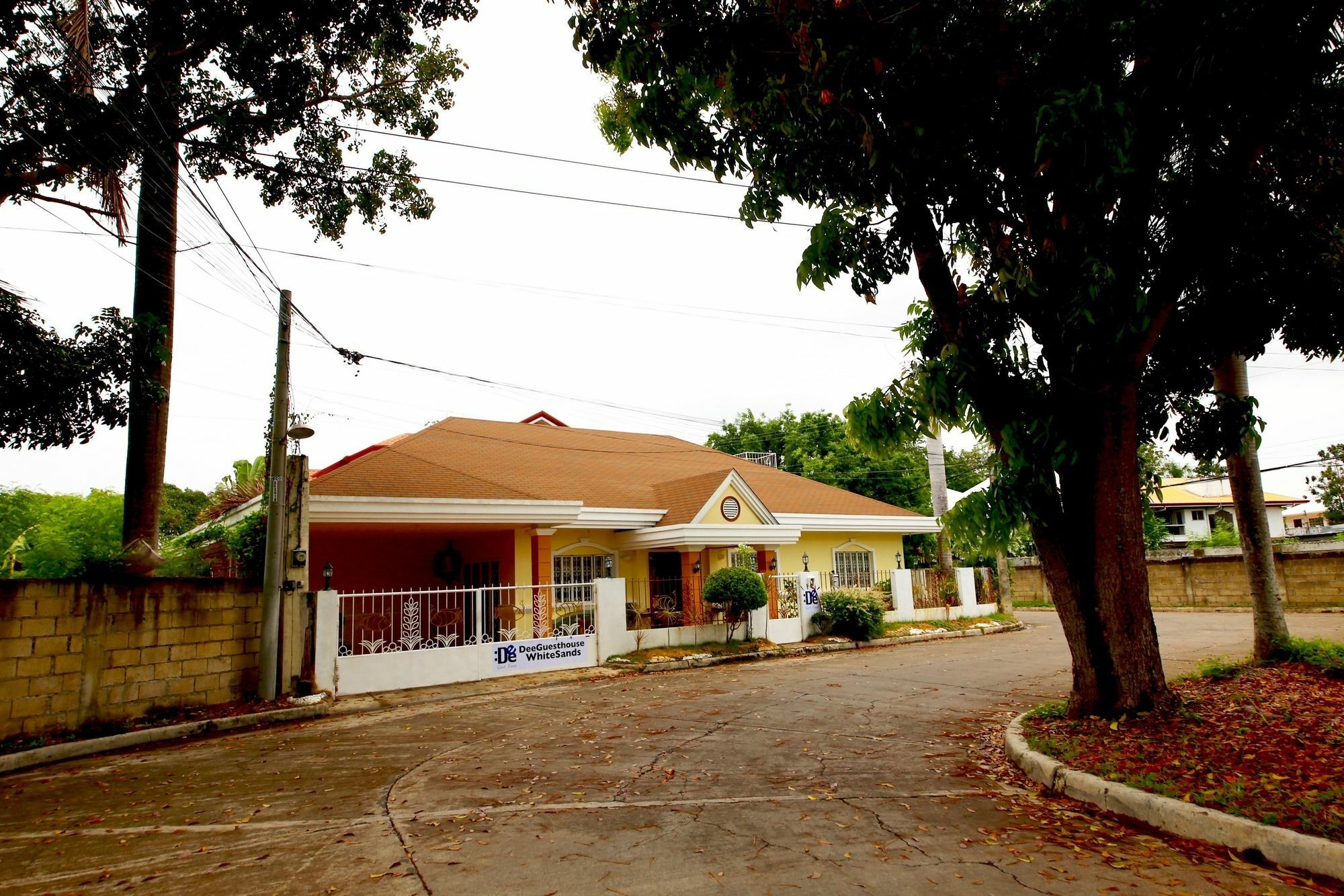 Dee Guesthouse White Sands Île de Mactan Extérieur photo